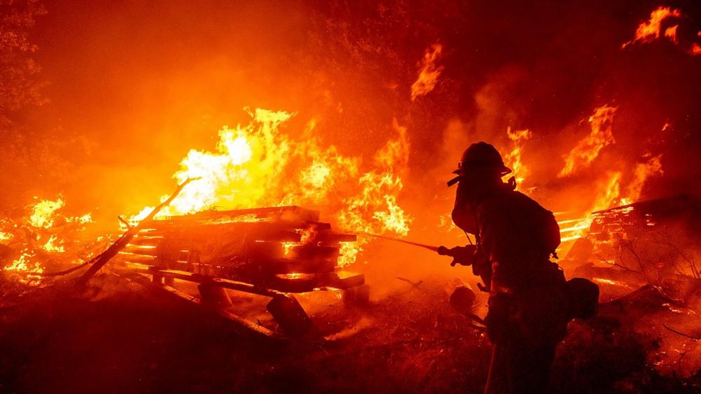 Лесные пожары в США - огонь активно распространяется в штате Калифорния