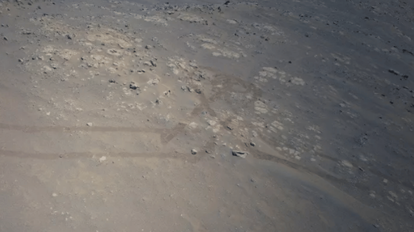 На Марсе появились следы в форме сердца