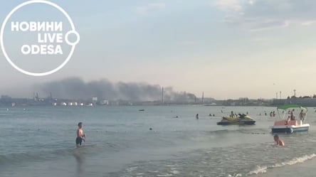 Густой черный дым напугал отдыхающих на пляже Одессы: что произошло - 285x160