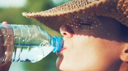 Сколько нужно пить воды в жару: в Минздраве рассказали, как избежать обезвоживания - 285x160