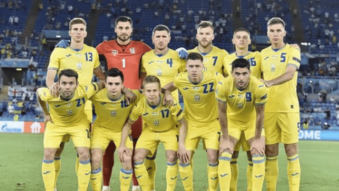 Футболисты сборной Украины по футболу оскандалились через фото с Бастой