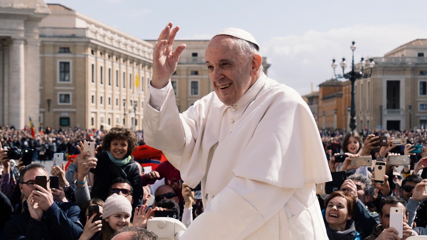 Папу Римського Франциска виписали з лікарні після операції - подробиці