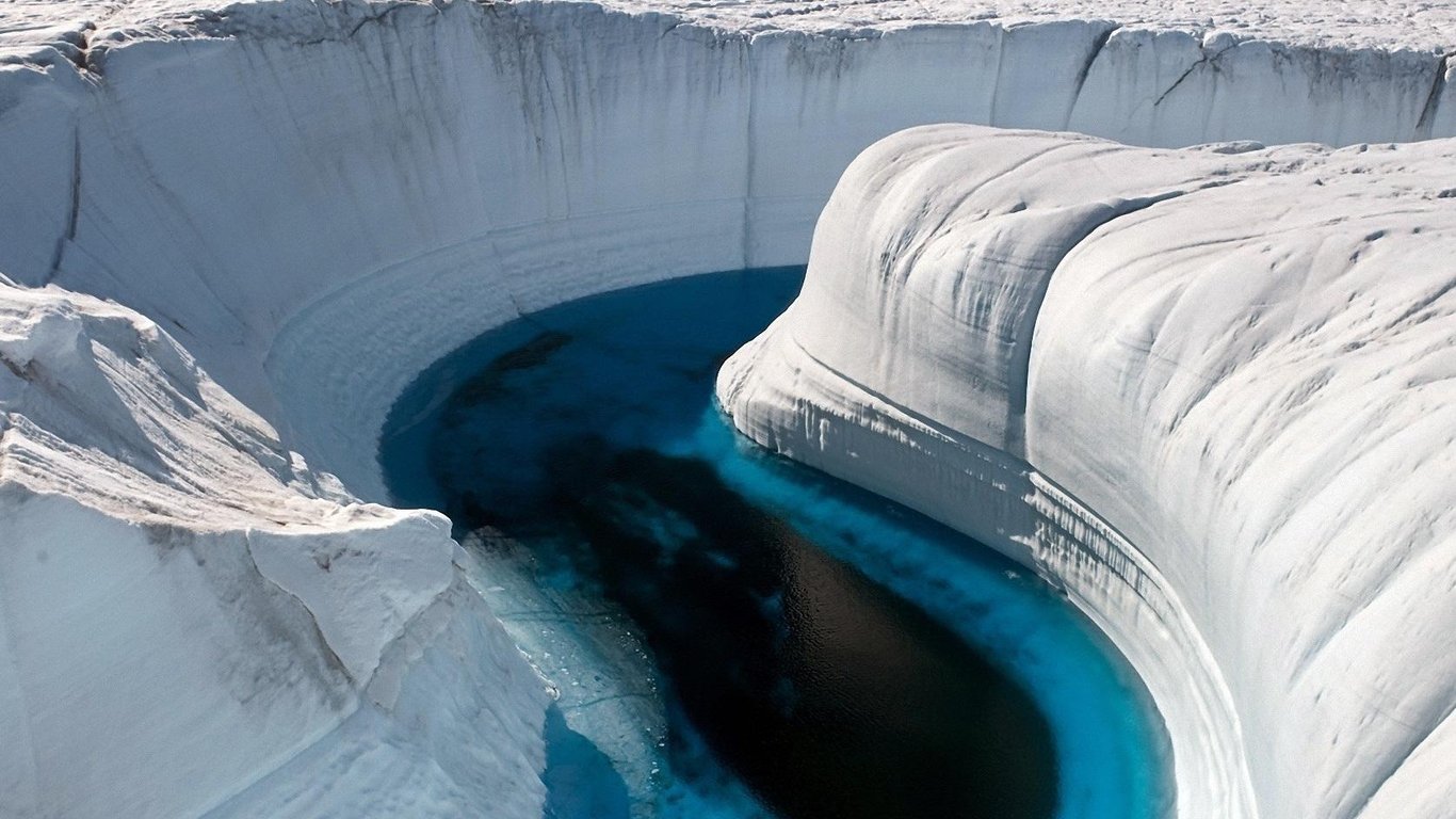 Ученые обнаружили тайные активные озера под ледниками Антарктиды