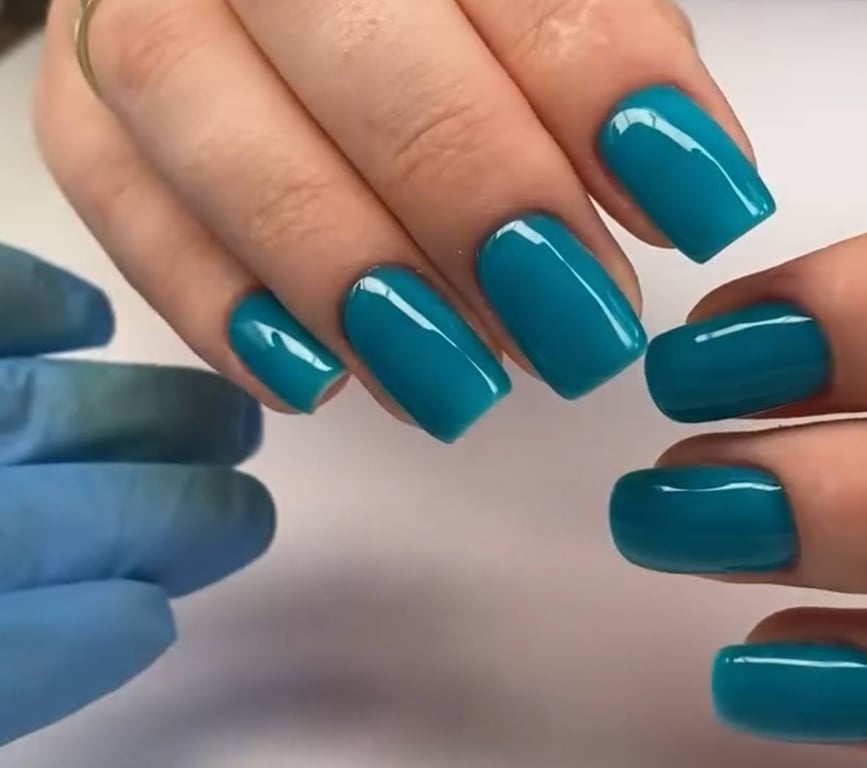 Колір нігтів, що закохує в себе з першого погляду