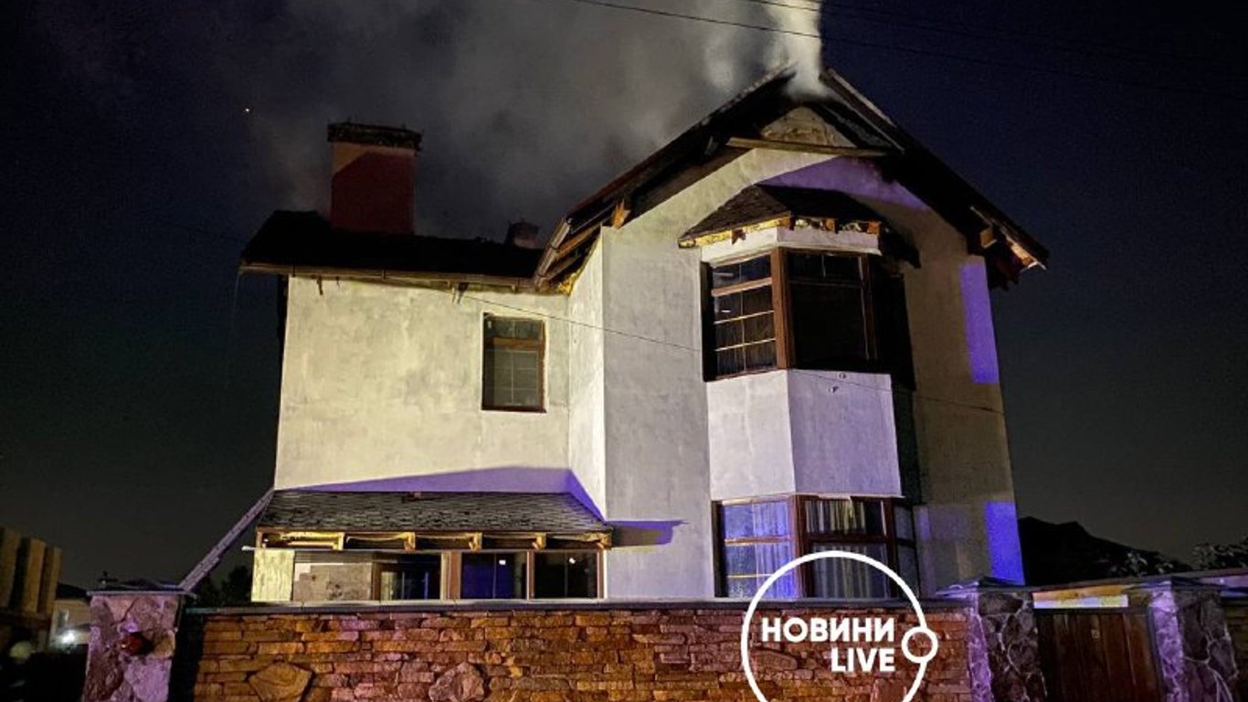 Пожежа у селі Троєщина - горів приватний будинок