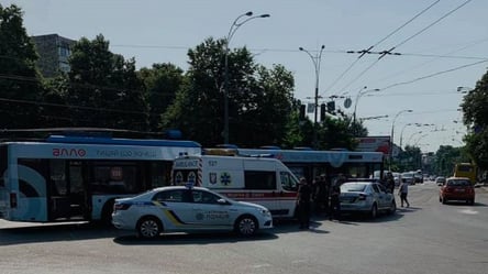В Киеве за рулем умер водитель троллейбуса: подробности. Фото - 285x160