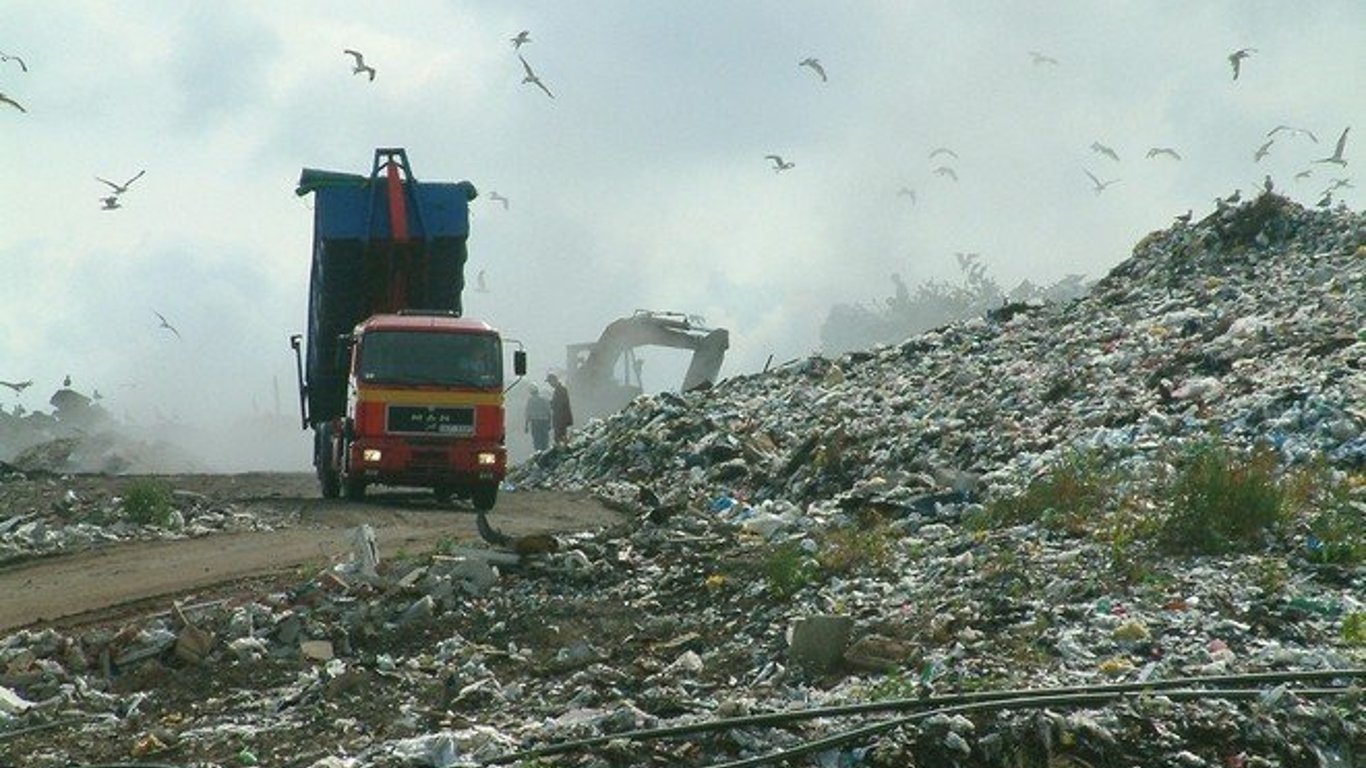 В Крыму горит мусорный полигон - жители задыхаются от запаха и жары