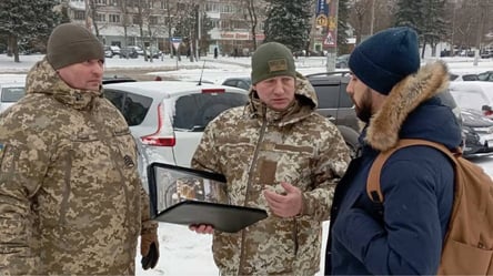 Военный билет забрали работники ТЦК — законно ли и что делать - 285x160