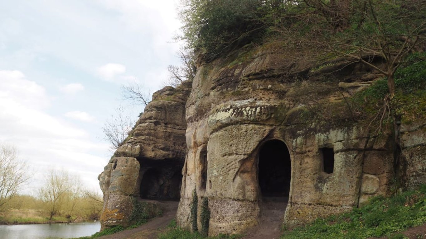 У Великій Британії знайшли печеру короля-вигнанця