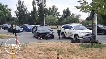 В Киеве на Оболони мотоцикл "влетел" в авто: есть пострадавший. Фото - 285x160