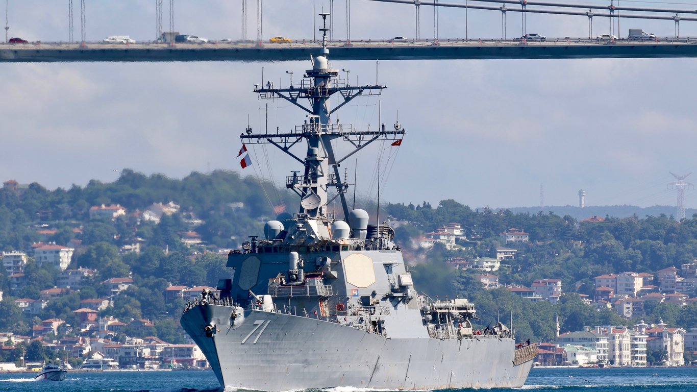 Есмінець USS Ross і десантний корабель USNS Yuma залишили Чорне море