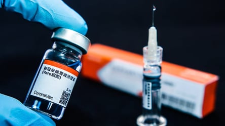 Привитых китайской вакциной CoronaVac вскоре будут пускать в ЕС, - Ляшко - 285x160
