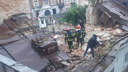 В центре Львова обрушилась стена дома: есть погибший. Фото, видео - 285x160