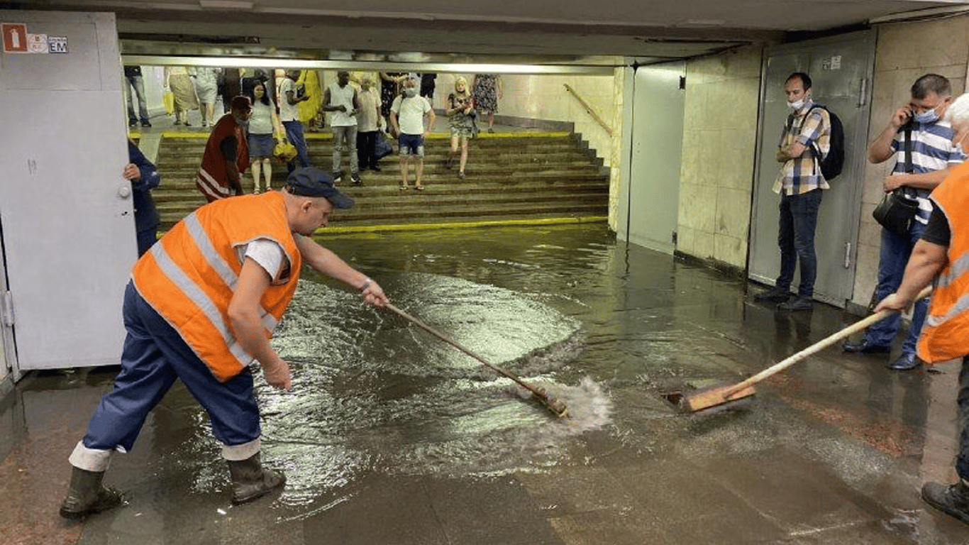 Потоп в Києві - як жителі столиці пережили стихійне лихо 19 липня