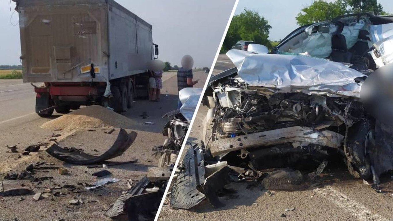 В Одесской области внедорожник столкнулся с грузовиком, водитель умер
