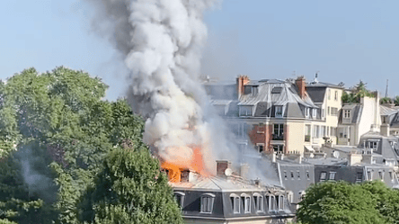 У Парижі сталася масштабна пожежа поруч із резиденцією прем’єр-міністра. Відео - 285x160
