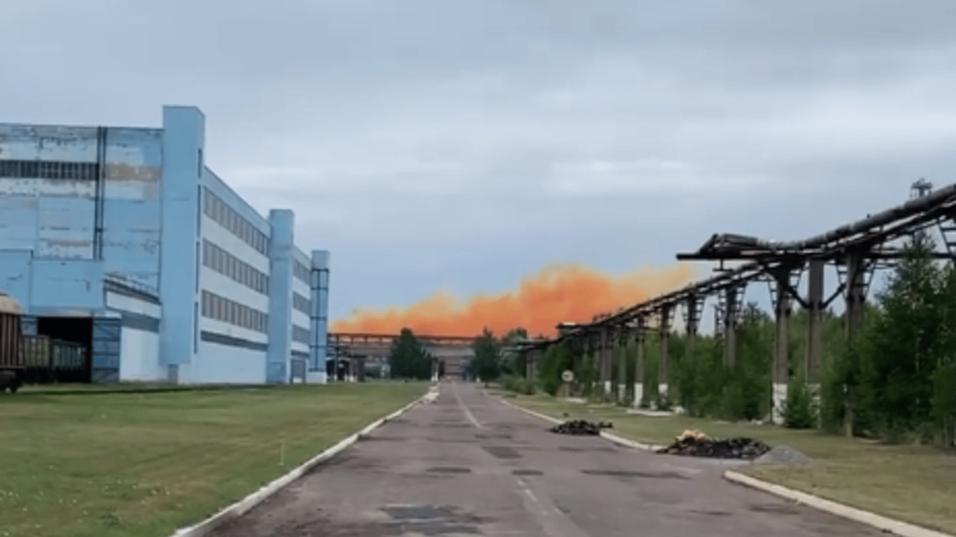 Взрыв в Ровно на химзаводе 20 июля – фото, видео