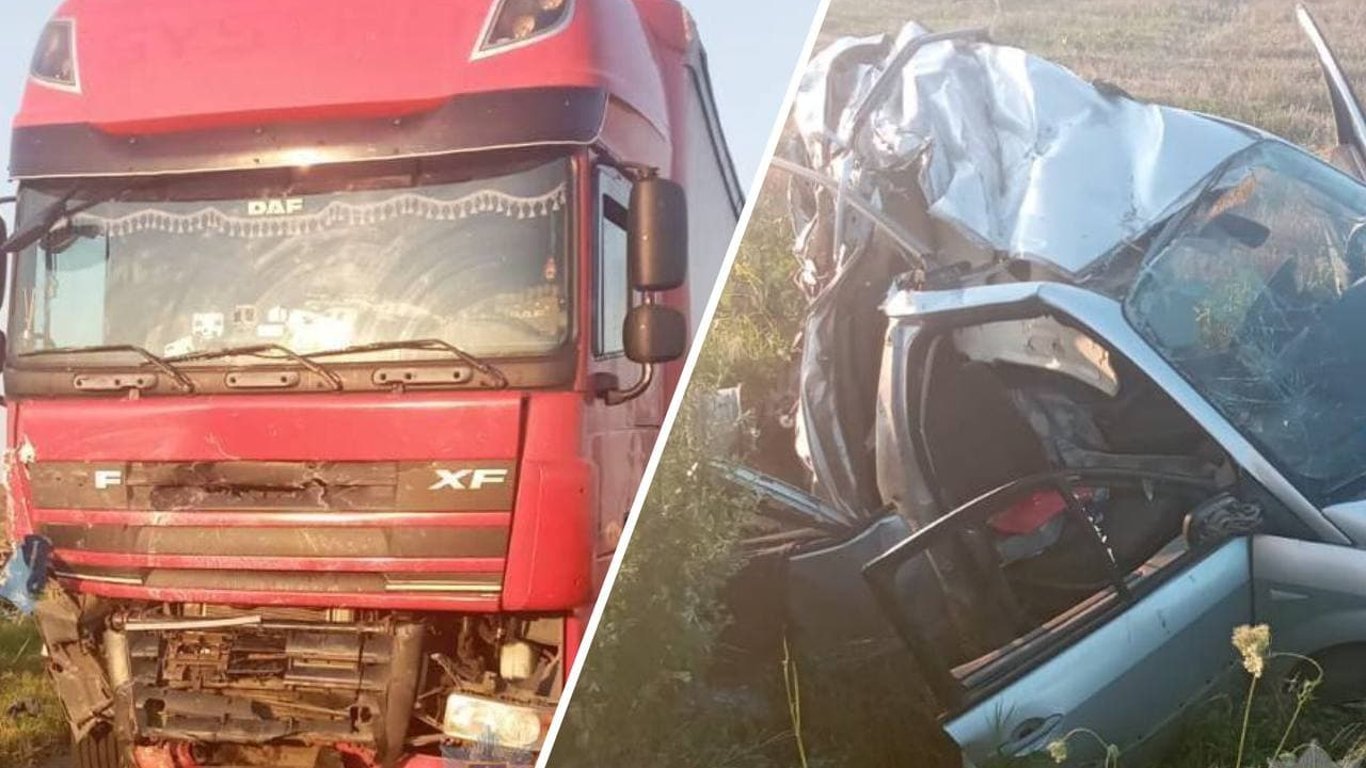 На Одещині легковик врізався у вантажівку, водій помер на місці