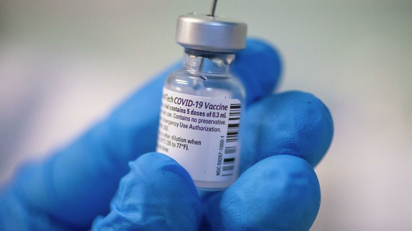 Вакцинація Pfizer - названо оптимальний інтервал між щепленнями