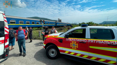 Аварія на Закарпатті: в Укрзалізниці попередили про значну затримку поїзда до Києва - 285x160