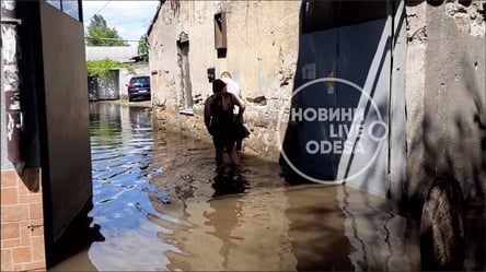 Залитые водой дворы, люди без компенсаций, пробки в сторону центра города: последствия непогоды в Одессе - 285x160