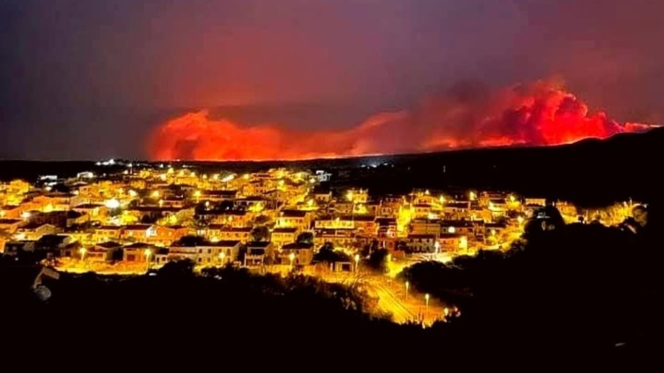 Пожары на Сардинии - на острове объявлено чрезвычайное положение. Фото, видео