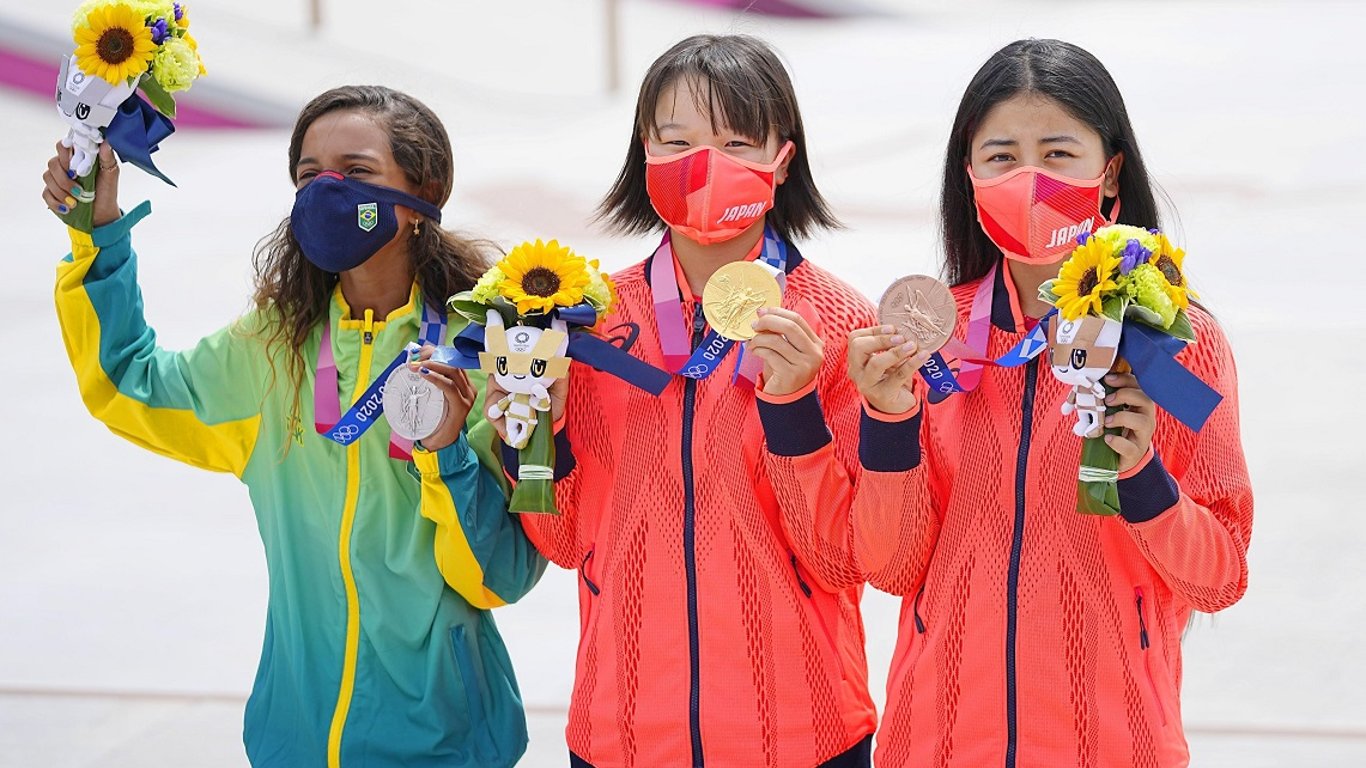 Рекорд Олимпиады в Токио - 13-летняя японская скейтбордистка завоевала "золото" Игр