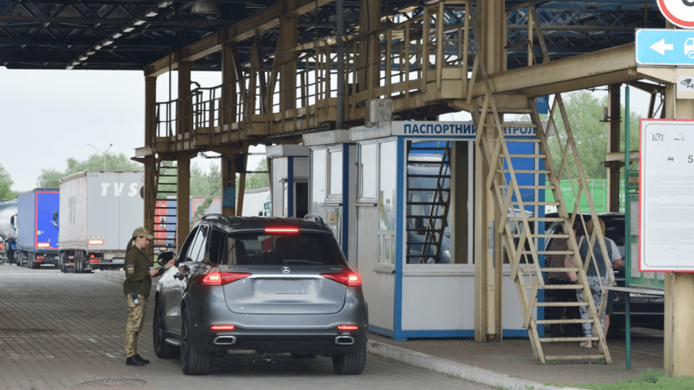 Очередей на границе станет меньше: водители смогут бронировать время пересечения
