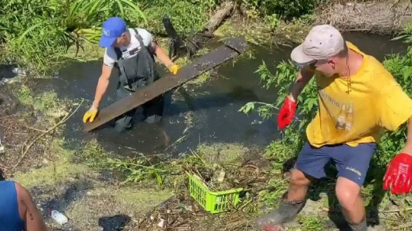 Харківські екоактивісти - розчищали річку Уди - набережна в Харкові
