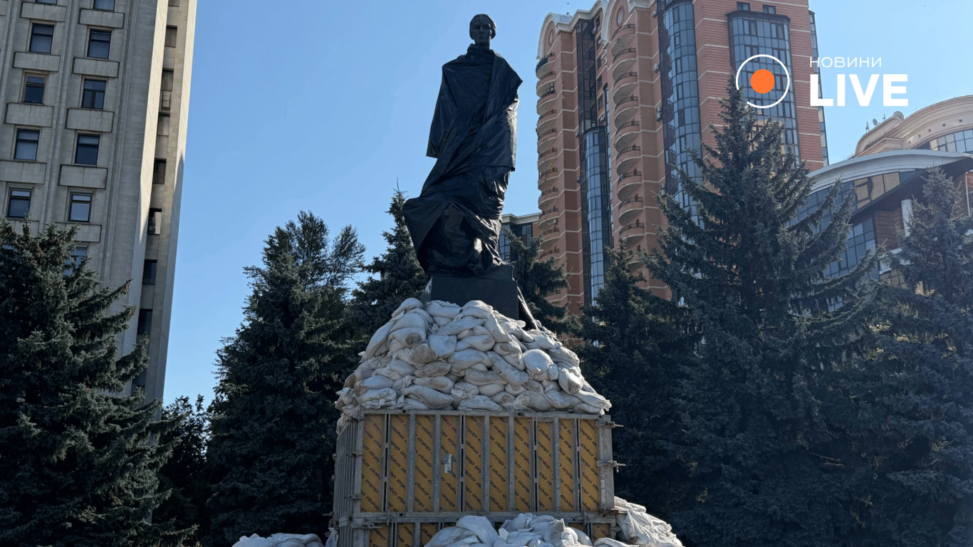 Леся Українка монумент Київ