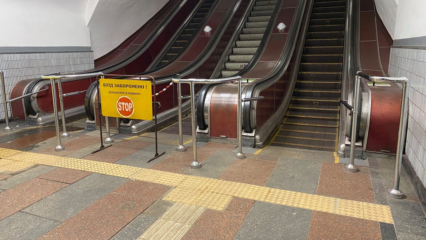 В киевском метро на эскалаторе подрались мужчины