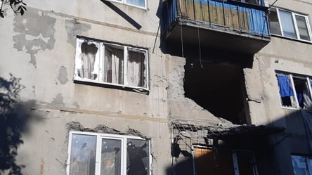 Боевики РФ беспощадно обстреляли дом в Красногоровке и ранили местного жителя. Фото - 285x160