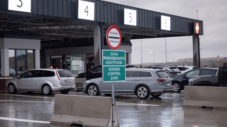 На границе настоящий коллапс — на каких КПП самые длинные очереди - 285x160