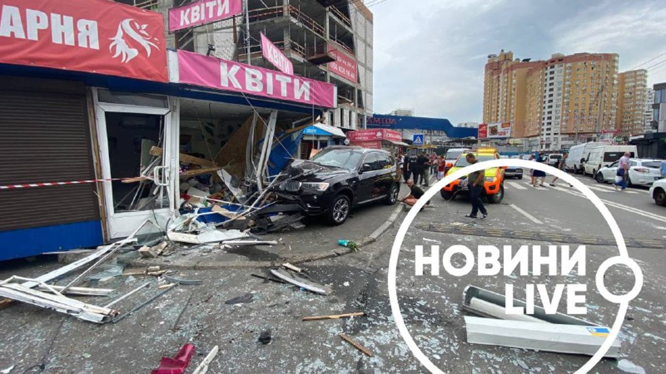 ДТП в Киеве на Мишуги: подробности автотрощи BMW