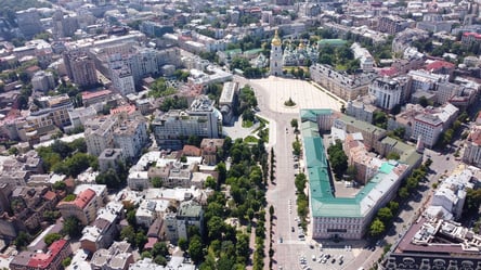 В центре Киева накануне Дня Независимости масштабно перекроют движение транспорта: где именно - 285x160