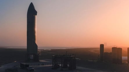 Створили найбільшу ракету в світі: фахівці компанії Маска в прямому ефірі показали збірку Starship - 285x160