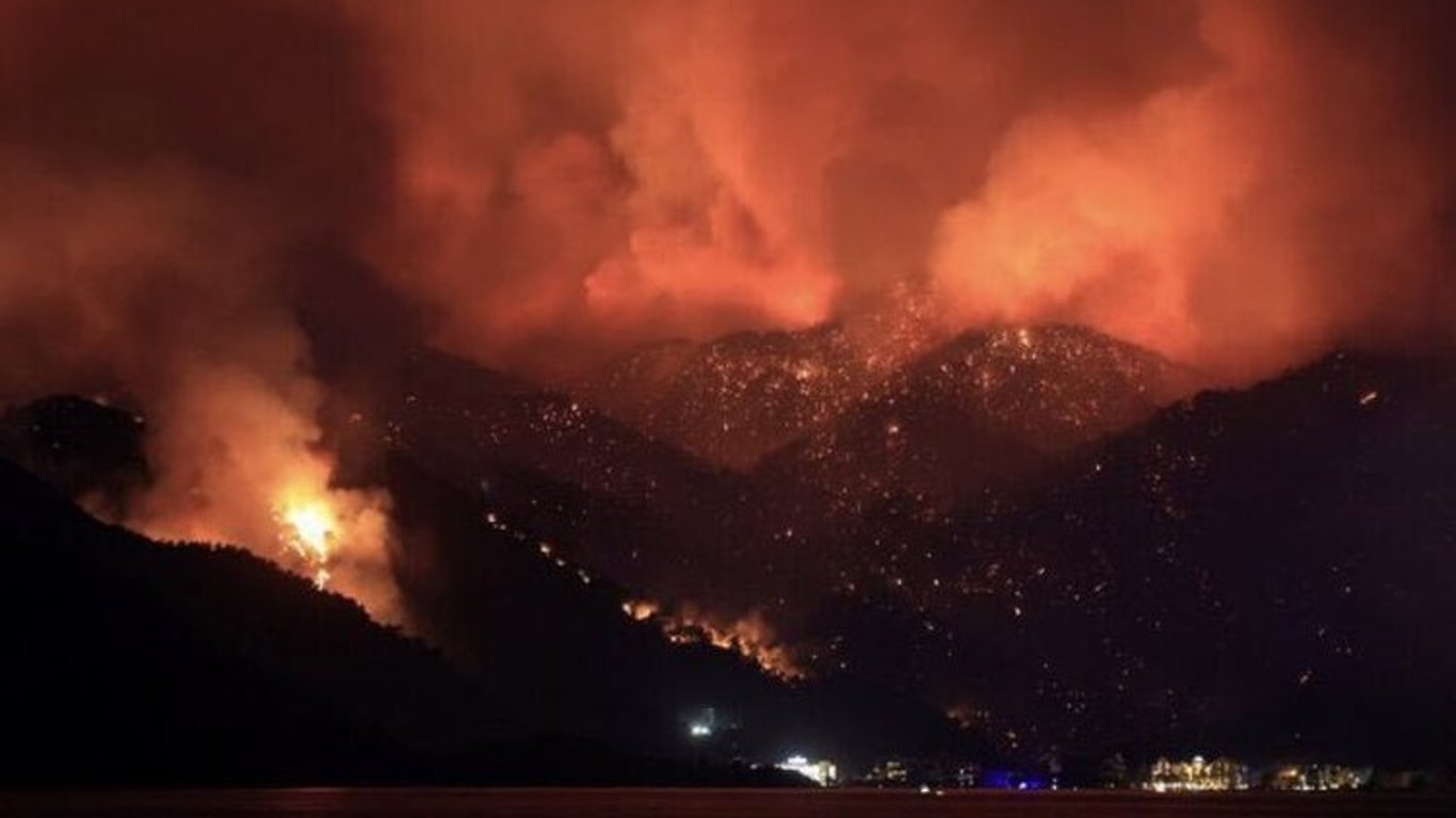 Филиал ада в Греции - как люди спасаются от лесных пожаров