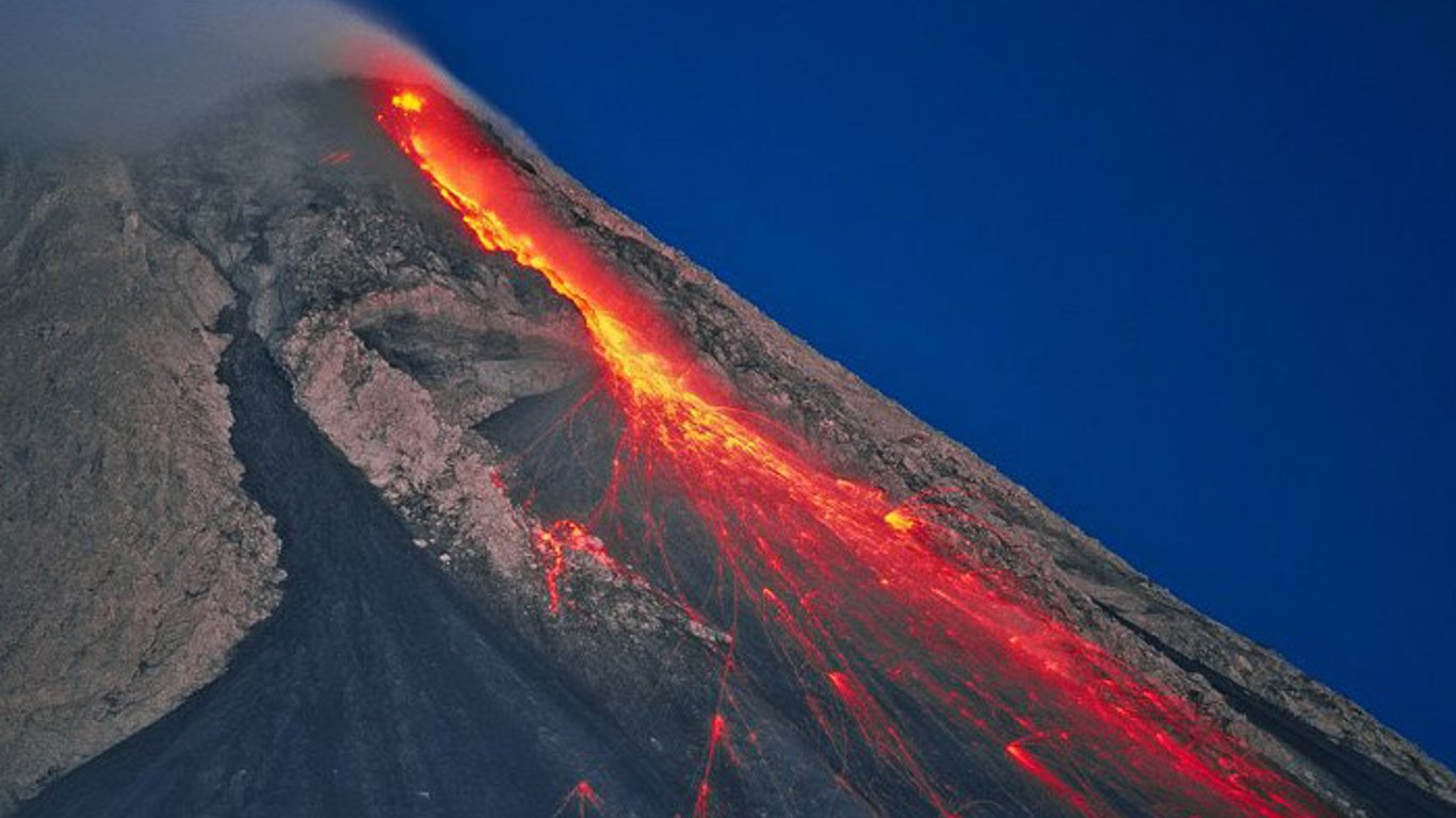 В Індонезії почав вивергатися вулкан