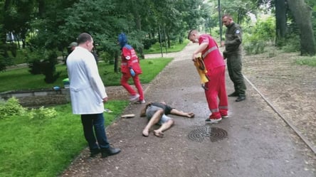 В Одесі в парку знайшли чоловіка без свідомості: у нього передозування наркотиками - 285x160