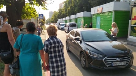 Два метра протащил тело по дороге: в Харькове автомобиль сбил ребёнка - 285x160