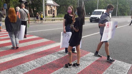 Харьковчане не могут добраться до Киева: движение на трассе перекрыто из-за протестов. Фото - 285x160
