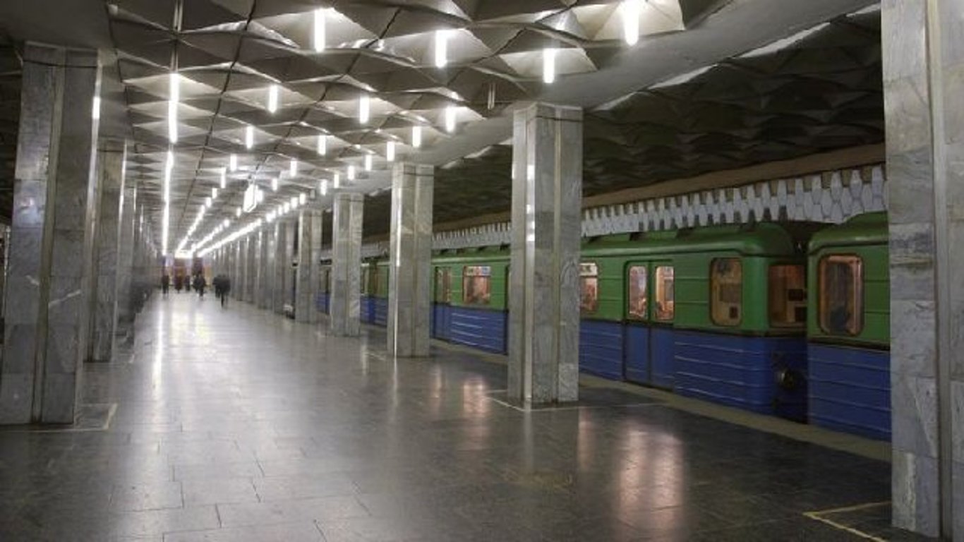 Мужчина в Харькове прыгнул под поезд в метро