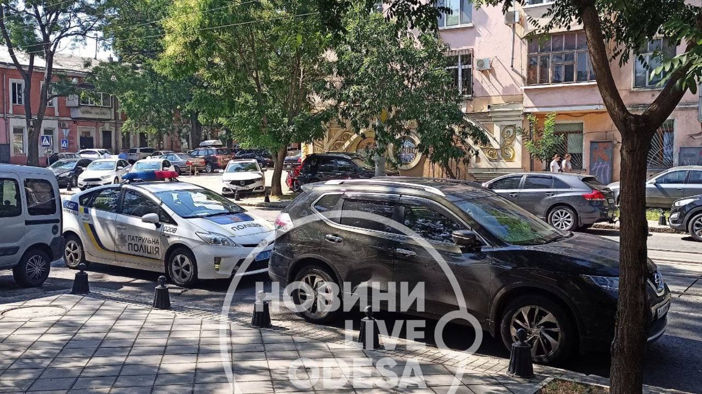 В Одессе водитель мопеда врезался в Nissan