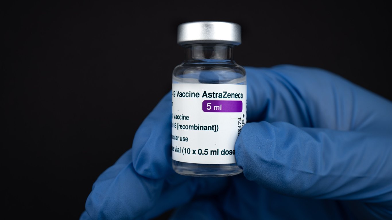 Вакцинация в Украине - Греция предоставит большую партию доз AstraZeneca