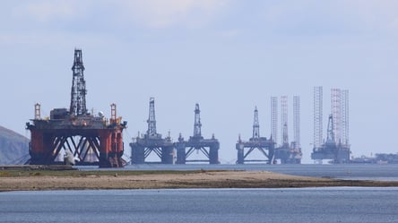У Чорному морі зафіксували розлив нафти на 80 квадратних кілометрів: пляма рухається у бік Криму - 285x160