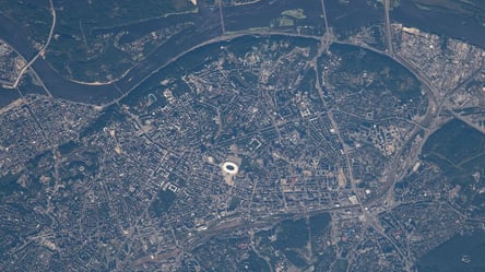 МКС пролетела над Киевом: невероятные фото из космоса - 285x160
