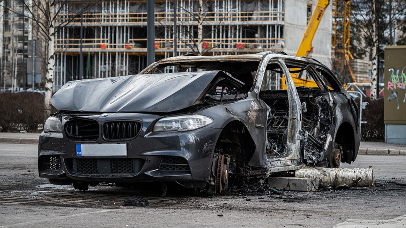 На Одесском НПЗ горели машины