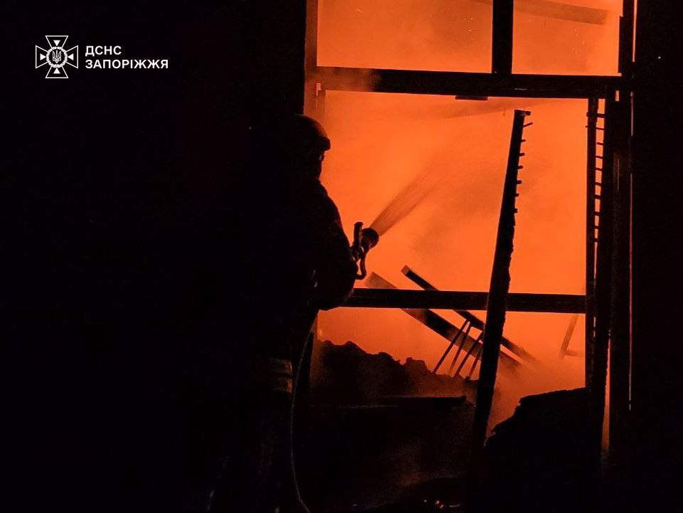 Горить підприємство в Запоріжжі