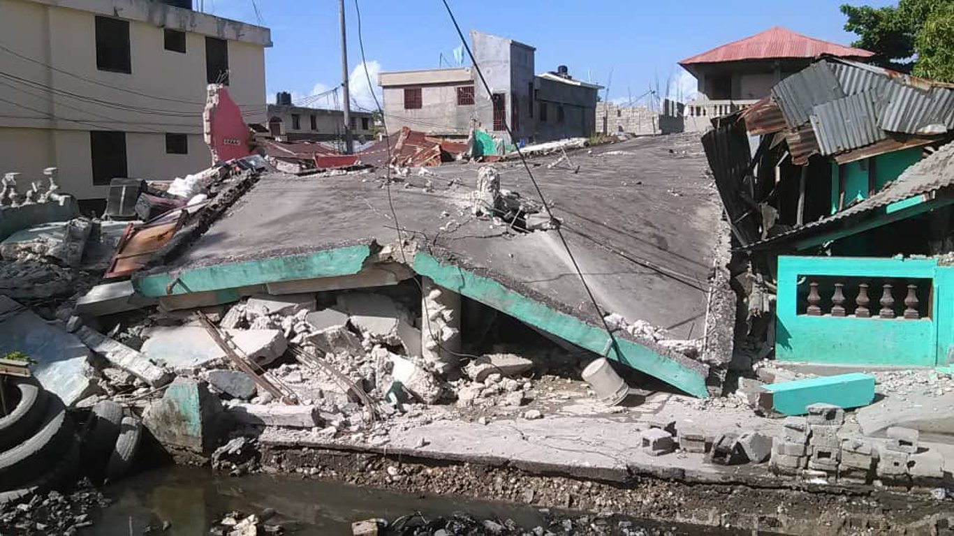Землетрясение на Гаити: число жертв возросло до 1300 человек