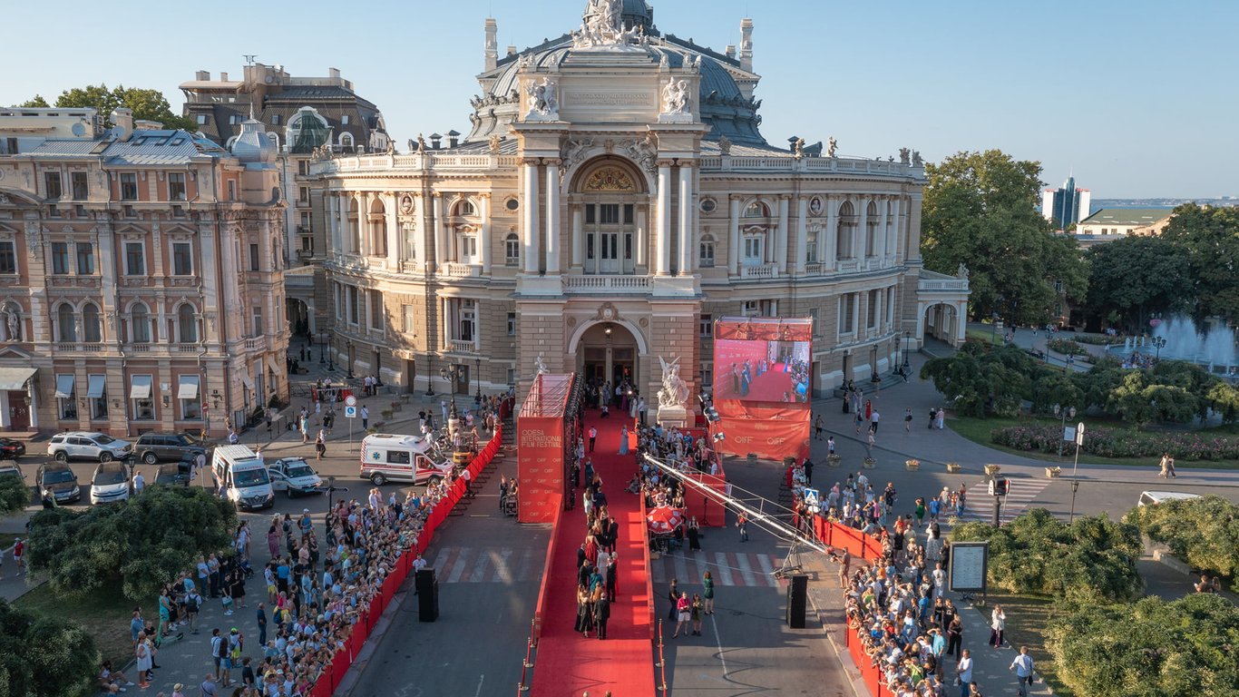 Одесский кинофестиваль 2021 - топ-10 нарядов с церемонии открытия. Фото